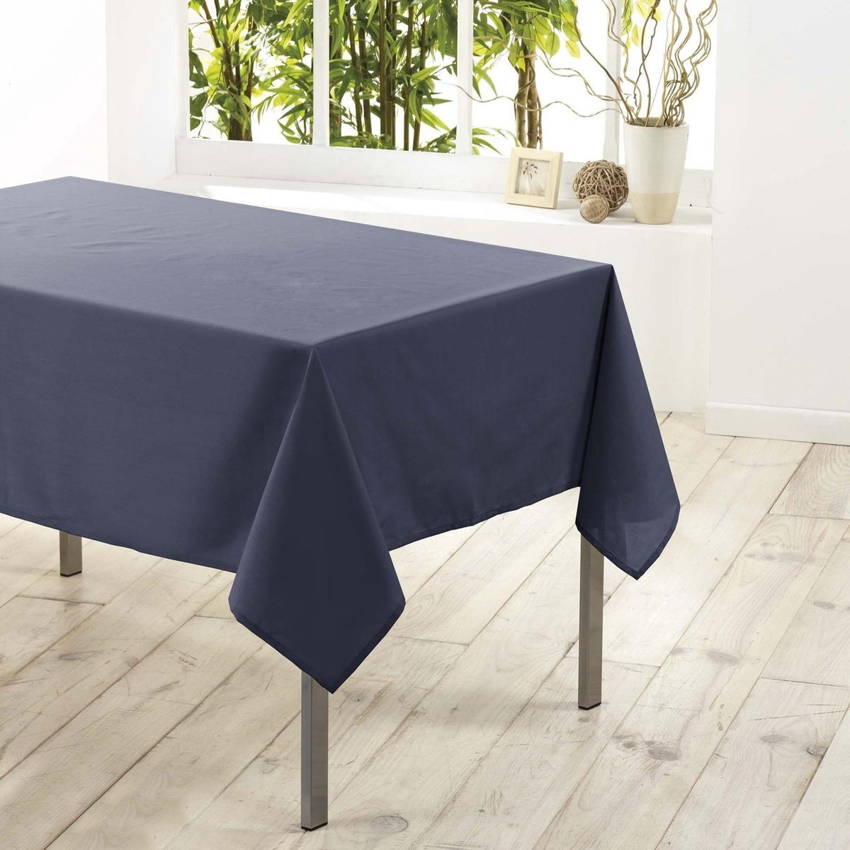 LingeDecor Donkerblauw tafelkleed van polyester met formaat 140 x 200 cm - Basic eettafel tafelkleden