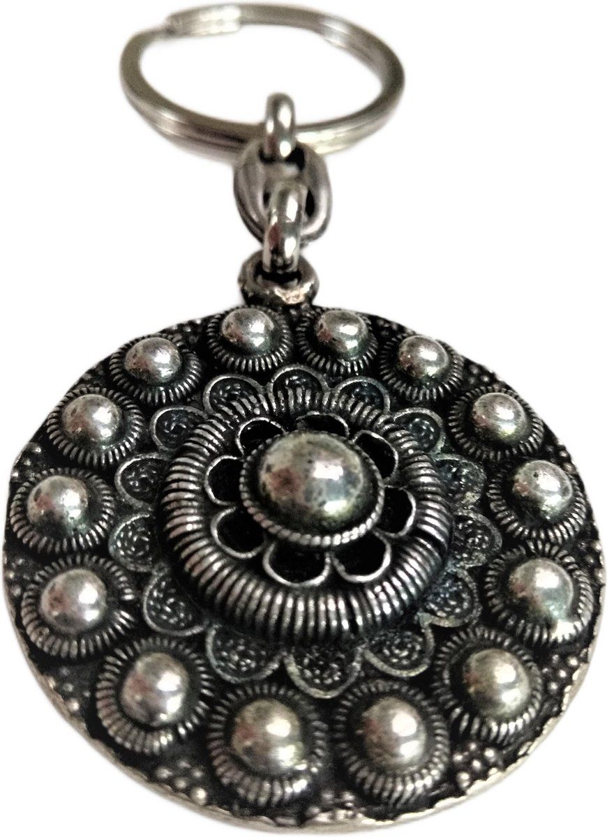 Zeeuws meisje - Sleutelhanger Zeeuwse knop 4 cm - zwaar verzilverd