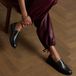 Manfield Loafers en cuir noir pour femme avec clous dorés Taille 36