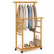 Relaxdays kledingrek met wieltjes, bamboe, 2 kledingstangen, schoenenplank, HxBxD: 148 x 80 x 36 cm, naturel