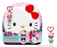 MGA Entertainment L.O.L. Surprise! L.O.L. Surprise!™ Loves Hello Kitty® and Friends GROTE omkeerbare pluchen speeltje – Grote Tuxedosam™ knuffel met bijpassende minipop – Geweldig cadeau voor kinderen vanaf 4 jaar