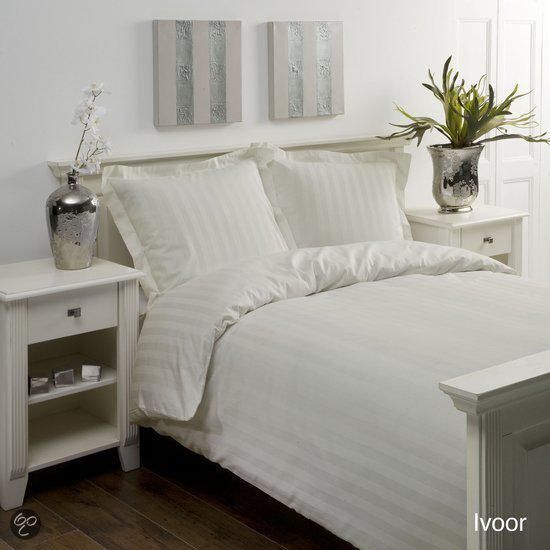 Papillon Satijn streep dekbedovertrek 200x200/220 - Crème