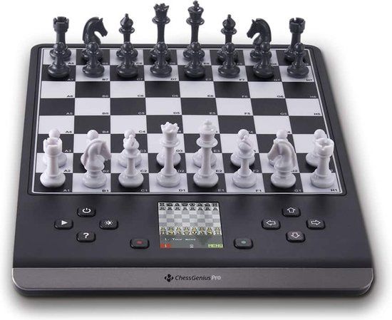 MILLENNIUM ChessGenius PRO - Schaakcomputer voor beginners tot clubschakers - Nederlandstalig