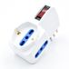 Ruimtebesparende adapter wit, 2 Italiaanse stopcontacten 10/16 A en 1 geaarde stopcontact 10/16 A, Italiaanse stekker 10 A, met overbelastingsbeveiliging en schakelaar.