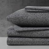 Kenneth Cole Queensize lakenset, superzacht, kreukvrij beddengoed met bonuskussenslopen, bloemen huisdecoratie, Oeko-Tex gecertificeerd (Chill Flowers Charcoal, Queen)