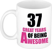 Bellatio Decorations Shoppartners Bv Verjaardag 37 jaar Koffiemok Cadeau - Great years of being awesome - wit/roze - beker - Jubileum - voor dames - vrouwen