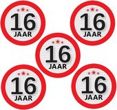 Bellatio Decorations 16 jaar leeftijd sticker - 15x - rond - Dia 9 cm - 16 jaar verjaardag - jubileum - leeftijd versiering
