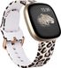 Strap-it Lucky Leopard Siliconen bandje - Luipaard print - Geschikt voor Fitbit Versa 3 en Fitbit Sense