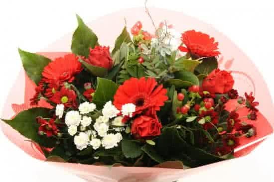 Regioboeket.nl Biedermeier rood boeketje bloemen Boeketje rode bloemen biedermeier