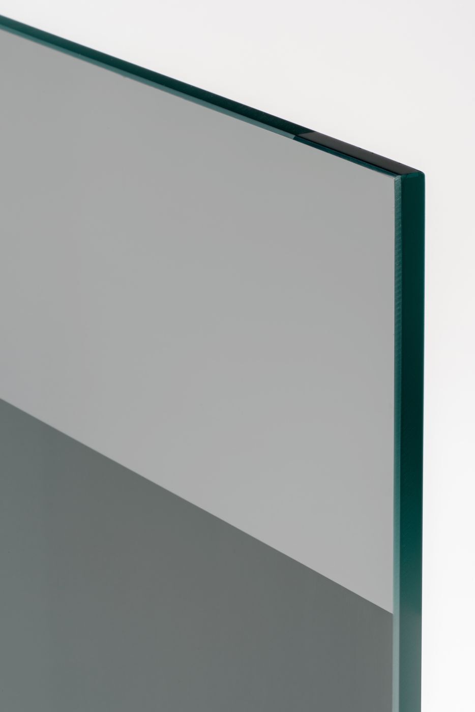 Balmani grijs met matte strook glaspaneel voor inloopdouche 33x200cm