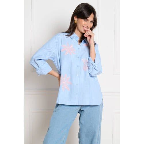 LOLALIZA gestreepte blouse lichtblauw met pailletten
