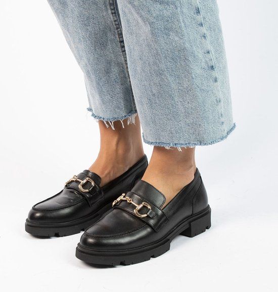 Manfield - Dames - Zwarte leren loafers met goudkleurig detail - Maat 42