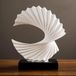 Statue décorative sans marque - Forme d'art abstraite en résine - Blanc, H 28 cm