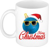 Bellatio Decorations Koffiemok - Blije kerstbal - 300 ml - keramiek - kerstcadeau - kerstmis