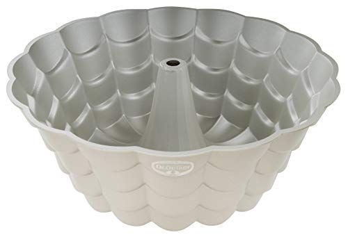 Dr. Oetker Gugelhupfform Ø 24 cm bakkunst, bakvorm voor tulbandvorm met antiaanbaklaag voor indrukwekkende creaties, hoogwaardige taartvorm (kleur: crème metallic), aantal: 1 stuk