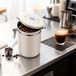Cafetière en acier – récipient hermétique en acier pour 1800 ml de grains de café, cuillère doseuse incluse, idéal pour la cuisine, adapté aux céréales, au sucre, au thé, à la farine et comme cadeau