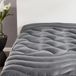 SLEEP ZONE Kingsize verkoelende matrastopper, premium gezoneerde gewatteerde getailleerde matrastopper, elastische matrasbeschermer, duurzaam machinewasbaar, diepe zak 8-21 inch (grijs, kingsize)