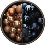 Bellatio Decorations Kerstballen mix - 74-delig - camel bruin en donkerblauw - 6 cm - kunststof