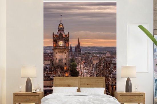 Nr1Wallpaper Behang - Fotobehang De Royal Mile tijdens zonsondergang in Edingburgh - Breedte 170 cm x hoogte 260 cm