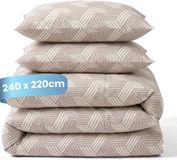 Slaapspeciaal Essential Print Geo Taupe Dekbed zonder Overtrek - Wasbaar Dekbed - Hoesloos Dekbed - All Year Dekbed - 2 in 1 Dekbed - Incl. 2 Kussensloop - 240x220 cm