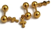 Helixpiercing met hanger kruisje goudkleurig chirurgisch staal