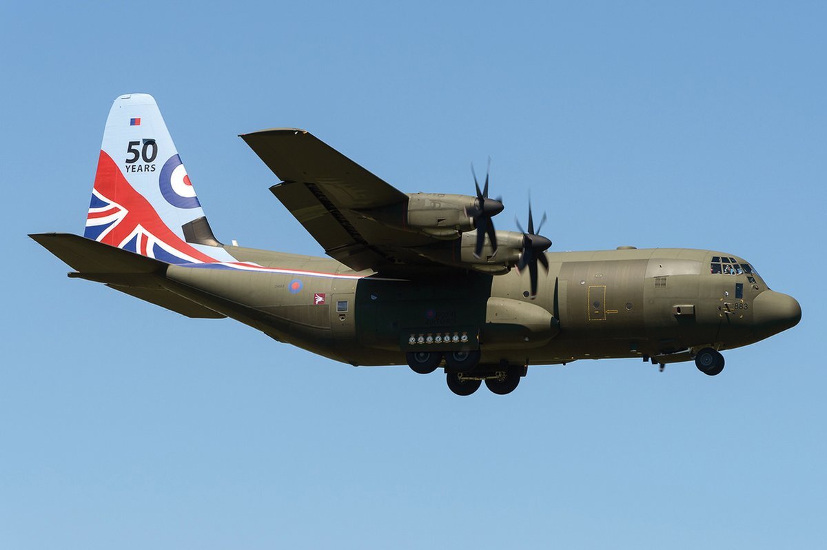 Zvezda 1:72 7325 American Military Transport Plane Hercules C-130J Plastic kit