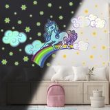 Ambiance Sticker Lichtgevende Eenhoorn op Regenboog Muur-/plafondsticker voor Kinderen - 70x95cm