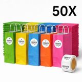 Packadi 50 kleine papieren cadeautasjes groen geel blauw roos rood mix II verschillende kleuren 18x8x22 cm + stickers Cadeautje voor jou draagtassen Kraftpapier Met gedraaid handgrepen