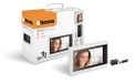 Bticino 333253 video-intercom voor binnen, 2 kabels, 7 inch (17,8 cm) in kleur, met handsfree-installatie en voeding met plug-in stekker, wit