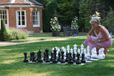 XL jeu d'échecs d'extérieur - Roi 30 cm - Résistant aux UV et Robuste et Solide - plateau d'échecs 140x140 cm avec piquets pour fixation