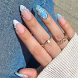 Acrylnagels d'été avec fleurs 3D et décorations, 24 pièces, taille Medium, bleu clair et brillant
