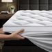 Topper 140x200 cm - Hypoallergénique - Mousse à mémoire de forme - Respirant - Soutien - Facile à nettoyer - Protège-matelas