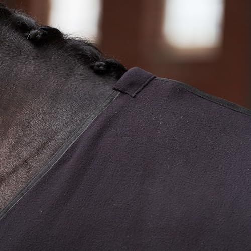 Imperial Riding IRH F & Amental Ademende en lichte fleecedeken, behaaglijk fleece materiaal, met kruisbanden en borstsluiting, comfortabele droogdeken voor paarden, zwart