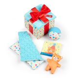 Melissa & Doug Houten cadeaudoosje met verrassingen voor baby’s (5-delig)