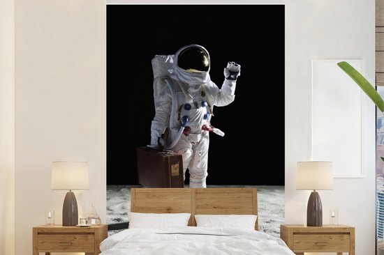 Nr1Wallpaper Behang - Fotobehang Astronaut - Ruimte - Koffer - Breedte 200 cm x hoogte 300 cm