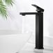 Unyqoos Elegante Hoge Zwarte Wastafelkraan voor de Badkamer met Vierkant Design en 295mm Hoogte, Roestvrij Staal