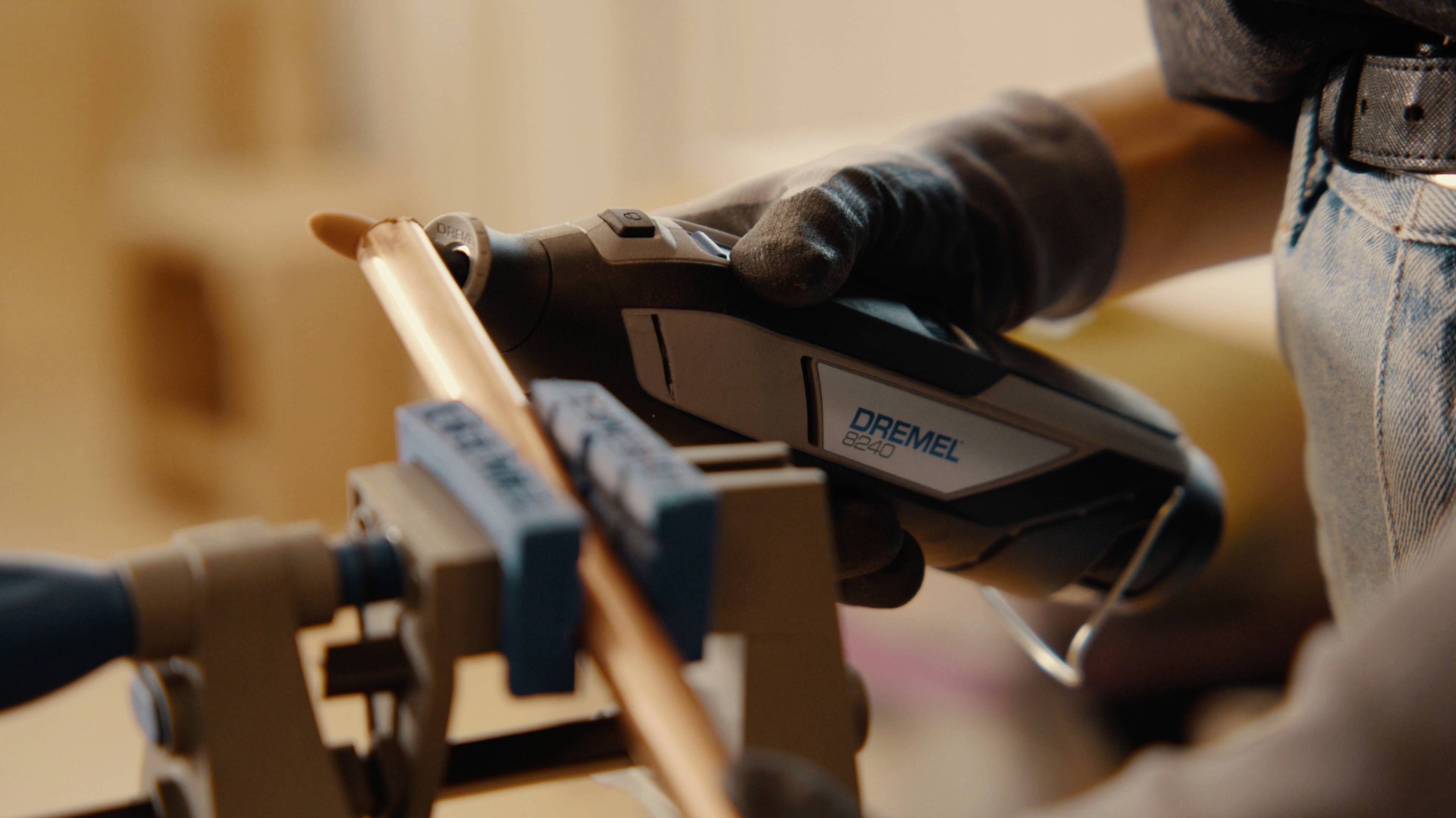 Dremel 8240-5 Multitool - Incl. 12V (2.0 Ah) Accu, 5 Accessoires & Lader