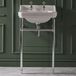 Hudson Reed Richmond Lavabo sur pieds rétro - 56 cm - Lavabo percé 2 trous - Porte-serviettes Chromé
