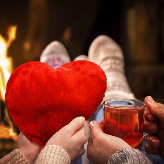 MikaMax Warming Heart Pillow - Red - 26x22cm - Microwaveable