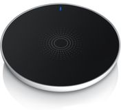 Aplic Chargeur à induction Qi, station de charge sans fil pour smartphones, 5 V DC et 1,5 à 2 A, distance de charge d'environ 4 mm, système antidérapant, avec câble USB, noir et blanc