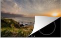 Merkloos KitchenYeah® Inductie beschermer 77x51 cm - Zonsopkomst aan de kust van Hokkaido - Inductie kookplaat accessoire