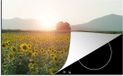 Merkloos KitchenYeah® Inductie beschermer 77x51 cm - Zonnebloemenveld met een zonsopkomst - Inductiebeschermer