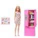 Barbie Pop en speelset keuken met koelkast en 10 accessoires, inclusief levensmiddelen en stickervel