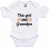 Bellatio Decorations Shoppartners Bv This girl loves grandpa tekst baby rompertje wit meisjes - Cadeau opa - Babykleding 68