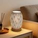 Comely Tafellamp Bedlamp voor Woonkamer Slaapkamer, Wit Metalen Kooi Basis Modern Hout E27 Kleine Decoratieve Binnen Bureaulamp (Excl. Lamp) [Energieklasse E]