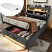 Lit Simple Capitonné Lin Gris 90x200 cm avec matelas, rangement tête de lit, LED 360° tête/pied du lit, ports USB et USB-C