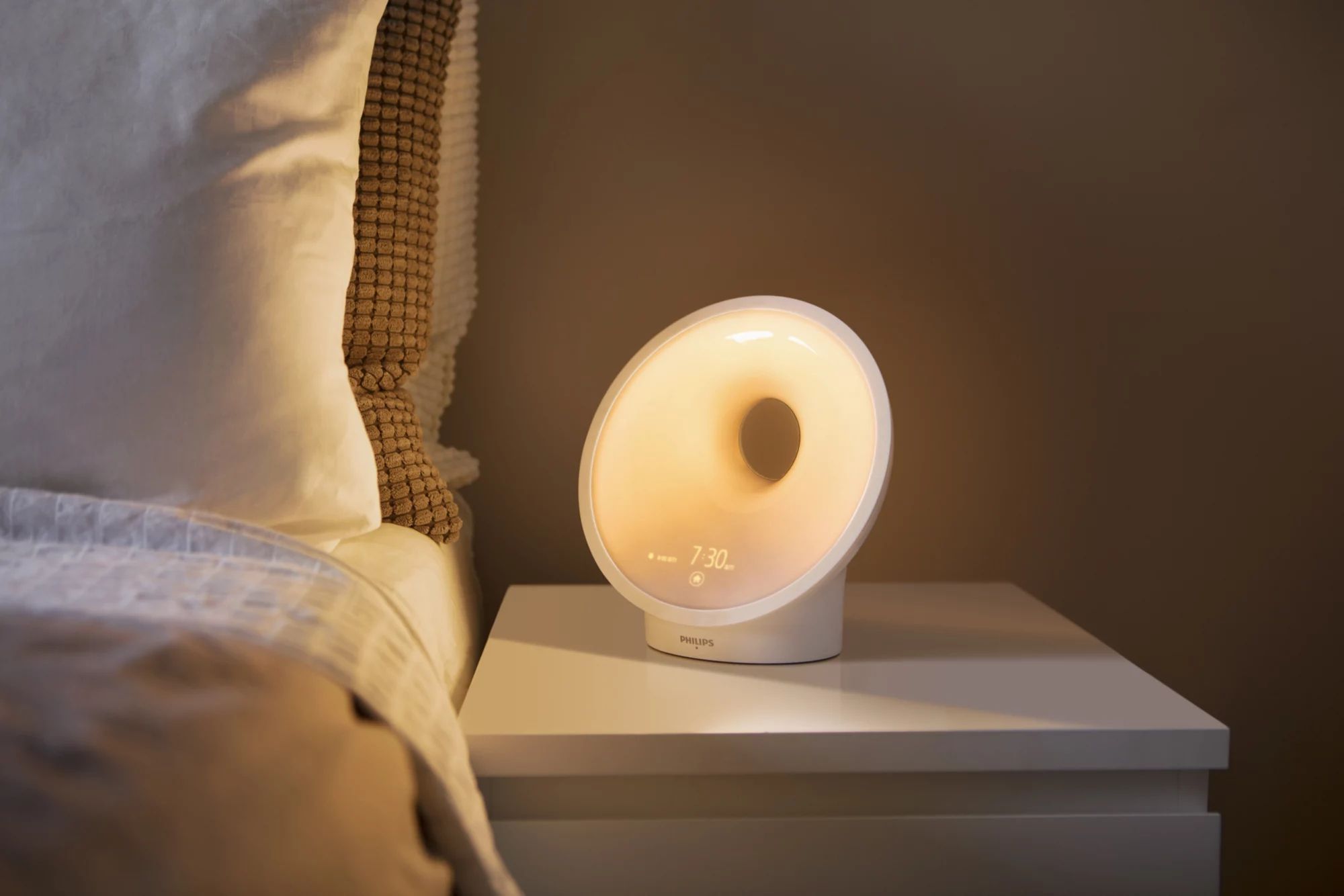 Philips SmartSleep Somneo HF3654/01 - Wake-Up Light with Sunrise/Sunset Simulation, FM Radio, and Sleep Timer