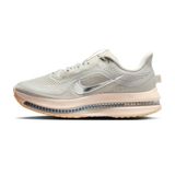 NIKE Loopschoen 'Pegasus Premium' beige / zilver