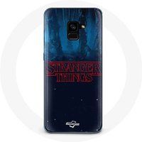 Maniacase Hoesje voor Samsung Galaxy A8 Plus Stranger Things logo blauwe achtergrond van seizoen 2
