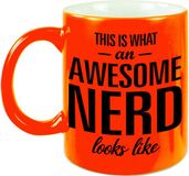 Bellatio Decorations Bol This is what an awesome nerd looks like cadeau mok / beker - 330 ml - neon oranje